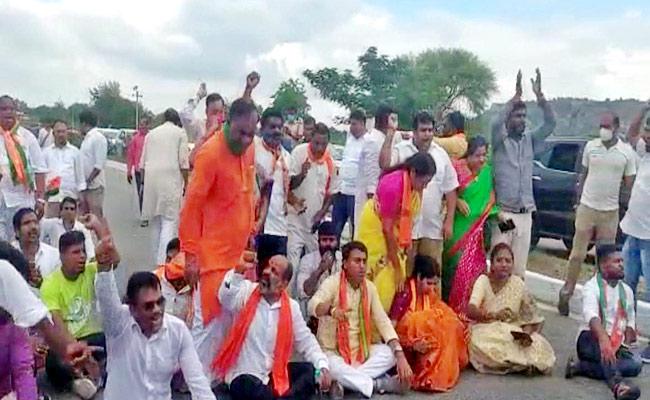 TRS workers hurl eggs at Bandi Sanjay